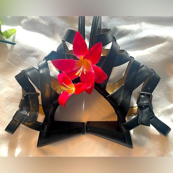 Like new! Mootsies Tootsies “MOCARLEY” black wedges! - Picture 1 of 8